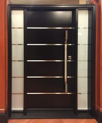 Современная входная металлическая дверь в дом. От выбора дизайна до отделки + 175 ФОТО