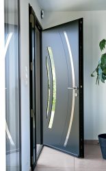 Современная входная металлическая дверь в дом. От выбора дизайна до отделки + 175 ФОТО