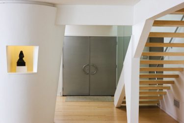 Современная входная металлическая дверь в дом. От выбора дизайна до отделки + 175 ФОТО