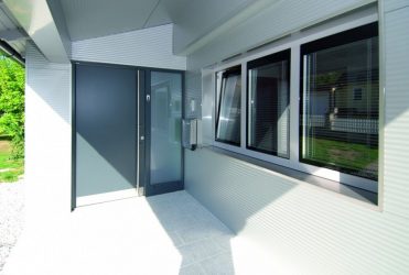 Современная входная металлическая дверь в дом. От выбора дизайна до отделки + 175 ФОТО