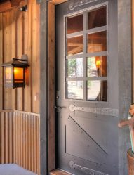 Современная входная металлическая дверь в дом. От выбора дизайна до отделки + 175 ФОТО