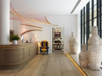 Декоративные напольные вазы с цветами: Как они меняют интерьер? 130+ (Фото) высоких, стильных, красивых