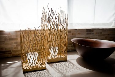 Декоративные напольные вазы с цветами: Как они меняют интерьер? 130+ (Фото) высоких, стильных, красивых