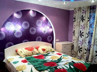 Обои сиреневого цвета в дизайне гостиной, спальни и других комнатах. Удачные комбинации и сочетания (90+ Фото)