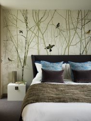 Как выбрать обои в спальню (комбинированные, светлые, серые, белые). Современные идеи дизайна интерьеров 2019 года + 50 ФОТО