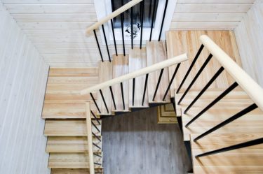 Отделка лестницы в частном доме: Самые популярные идеи (ламинатом, плиткой, камнем). Выбыраем только практичные и надежные материалы (160+ Фото)