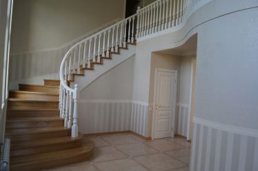 Отделка лестницы в частном доме: Самые популярные идеи (ламинатом, плиткой, камнем). Выбыраем только практичные и надежные материалы (160+ Фото)