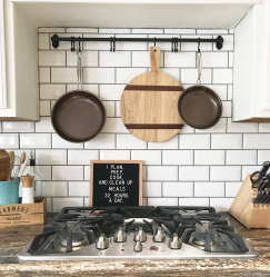 Кабанчик в интерьере: Особенности и способы укладки (кухонный фартук, пол, ванная, стены). В чем секрет популярности? (120+Фото)