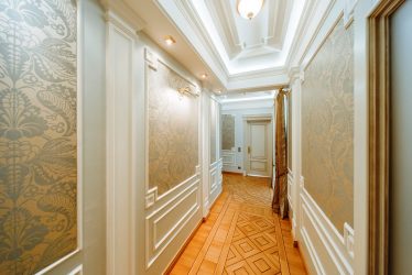 Потолочный плинтус: Как выбрать и приклеить?180+ (Фото) Дизайнов для разных потолков