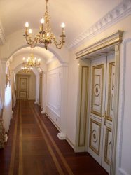 Потолочный плинтус: Как выбрать и приклеить?180+ (Фото) Дизайнов для разных потолков