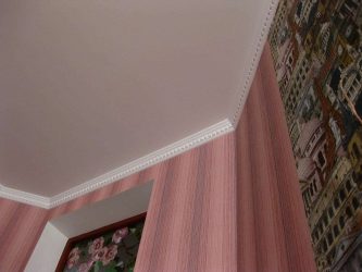 Потолочный плинтус: Как выбрать и приклеить?180+ (Фото) Дизайнов для разных потолков