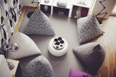 Пуфики для разных комнат как оригинальный предмет интерьера – варианты, советы, 235+ (Фото). Роскошное и практичное дополнение