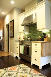 Раскладной кухонный стол (маленький, овальный, стеклянный): Как выбрать? Куда поставить? Как украсить?