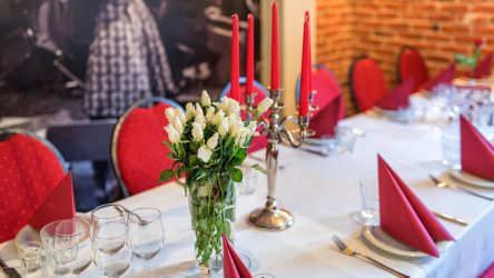 Сервировка праздничного стола (+280 Фото) в домашних условиях: Технология и правила организации красивых застолий