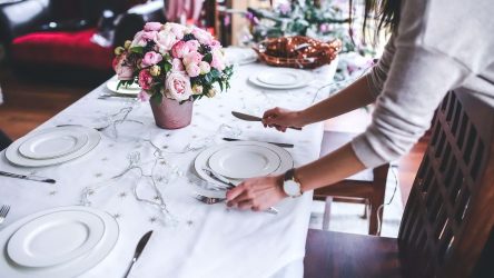 Сервировка праздничного стола (+280 Фото) в домашних условиях: Технология и правила организации красивых застолий