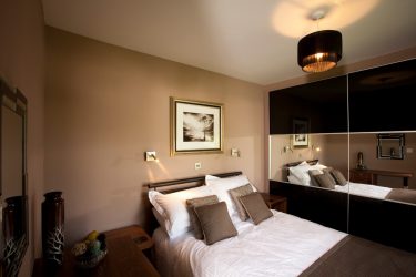 Внутреннее наполнение углового и встроенного шкафа купе в спальню. Самые актуальные и практичные модели + 140 ФОТО