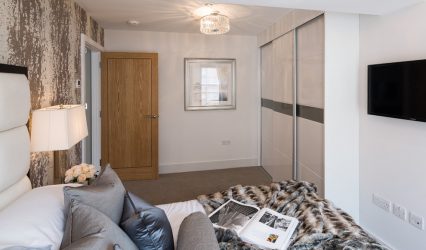 Внутреннее наполнение углового и встроенного шкафа купе в спальню. Самые актуальные и практичные модели + 140 ФОТО