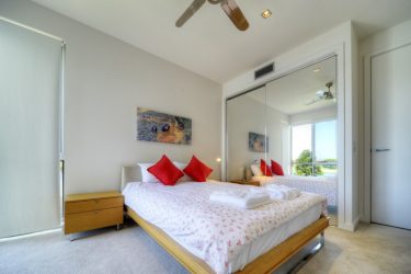 Внутреннее наполнение углового и встроенного шкафа купе в спальню. Самые актуальные и практичные модели + 140 ФОТО