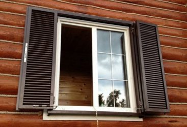 Удачные примеры преображения фасада дома при помощи ставень для окон (деревянные, металлические, пластиковые). Делаем просто и красиво (+Отзывы)