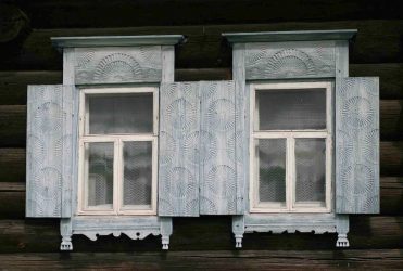 Удачные примеры преображения фасада дома при помощи ставень для окон (деревянные, металлические, пластиковые). Делаем просто и красиво (+Отзывы)