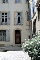 Удачные примеры преображения фасада дома при помощи ставень для окон (деревянные, металлические, пластиковые). Делаем просто и красиво (+Отзывы)