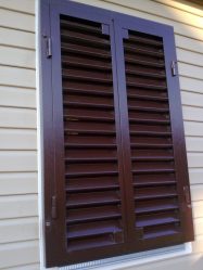 Удачные примеры преображения фасада дома при помощи ставень для окон (деревянные, металлические, пластиковые). Делаем просто и красиво (+Отзывы)