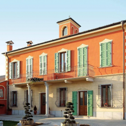 Удачные примеры преображения фасада дома при помощи ставень для окон (деревянные, металлические, пластиковые). Делаем просто и красиво (+Отзывы)