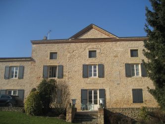 Удачные примеры преображения фасада дома при помощи ставень для окон (деревянные, металлические, пластиковые). Делаем просто и красиво (+Отзывы)