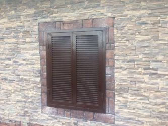 Удачные примеры преображения фасада дома при помощи ставень для окон (деревянные, металлические, пластиковые). Делаем просто и красиво (+Отзывы)