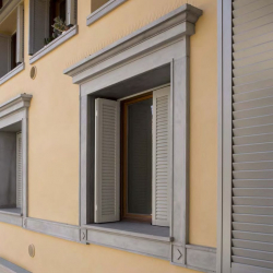 Удачные примеры преображения фасада дома при помощи ставень для окон (деревянные, металлические, пластиковые). Делаем просто и красиво (+Отзывы)