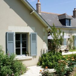 Удачные примеры преображения фасада дома при помощи ставень для окон (деревянные, металлические, пластиковые). Делаем просто и красиво (+Отзывы)