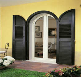 Удачные примеры преображения фасада дома при помощи ставень для окон (деревянные, металлические, пластиковые). Делаем просто и красиво (+Отзывы)