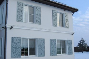 Удачные примеры преображения фасада дома при помощи ставень для окон (деревянные, металлические, пластиковые). Делаем просто и красиво (+Отзывы)