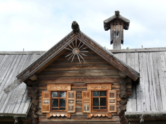 Удачные примеры преображения фасада дома при помощи ставень для окон (деревянные, металлические, пластиковые). Делаем просто и красиво (+Отзывы)