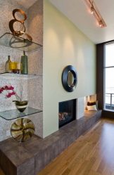 Стеклянные полки в комнате на стене: 150+ Фото использования в гостиной, на кухне, в ванной. Какой вариант выбрать?