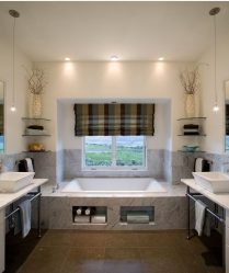 Стеклянные полки в комнате на стене: 150+ Фото использования в гостиной, на кухне, в ванной. Какой вариант выбрать?