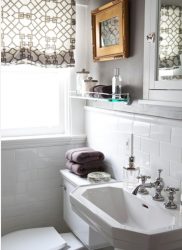 Стеклянные полки в комнате на стене: 150+ Фото использования в гостиной, на кухне, в ванной. Какой вариант выбрать?