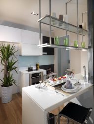 Стеклянные полки в комнате на стене: 150+ Фото использования в гостиной, на кухне, в ванной. Какой вариант выбрать?