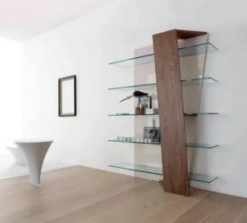 Стеклянные полки в комнате на стене: 150+ Фото использования в гостиной, на кухне, в ванной. Какой вариант выбрать?