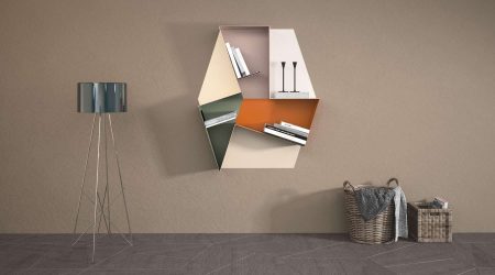 Стеклянные полки в комнате на стене: 150+ Фото использования в гостиной, на кухне, в ванной. Какой вариант выбрать?