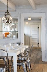 Стеклянные полки в комнате на стене: 150+ Фото использования в гостиной, на кухне, в ванной. Какой вариант выбрать?