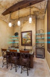 Стеклянные полки в комнате на стене: 150+ Фото использования в гостиной, на кухне, в ванной. Какой вариант выбрать?