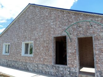 Цокольный сайдинг: Особенности материала. 180+(Фото) наружной отделки своими руками (камень, пластик, дерево)