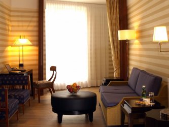 Узкая спальня: Варианты дизайнерского решения. Все тонкости оптимального размещения (115+ Фото)