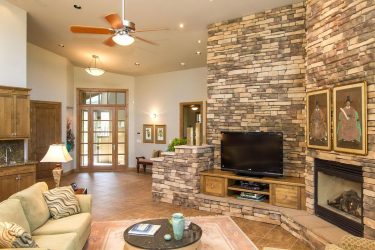 Внутренняя отделка под декоративный камень и кирпич (панели, плитка). Секреты «сильного» интерьера + 215 ФОТО