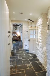 Внутренняя отделка под декоративный камень и кирпич (панели, плитка). Секреты «сильного» интерьера + 215 ФОТО