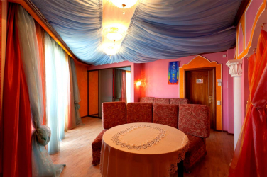 Оформление в восточном стиле: Изящество и восторг в интерьере. 215+ (Фото) утонченного дизайна (в кухне, гостиной, спальне)