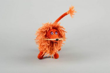 Игрушки из ниток или как порадовать ребенка из ничего: 155+(Фото) уникальных и красивых поделок созданных своими руками с мастер-классами (мягких, на елку, из шариков)