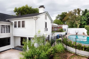 Заборы для частных домов и приусадебных территорий (+390 Фото Идей). Красивые ограждения и критерии выбора