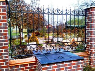 Заборы для частных домов и приусадебных территорий (+390 Фото Идей). Красивые ограждения и критерии выбора